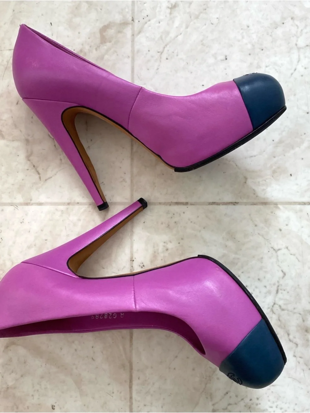 Chanel Made in Italy Interlocking CC Logo Purple Navy Leather Pumps Heels 6/36